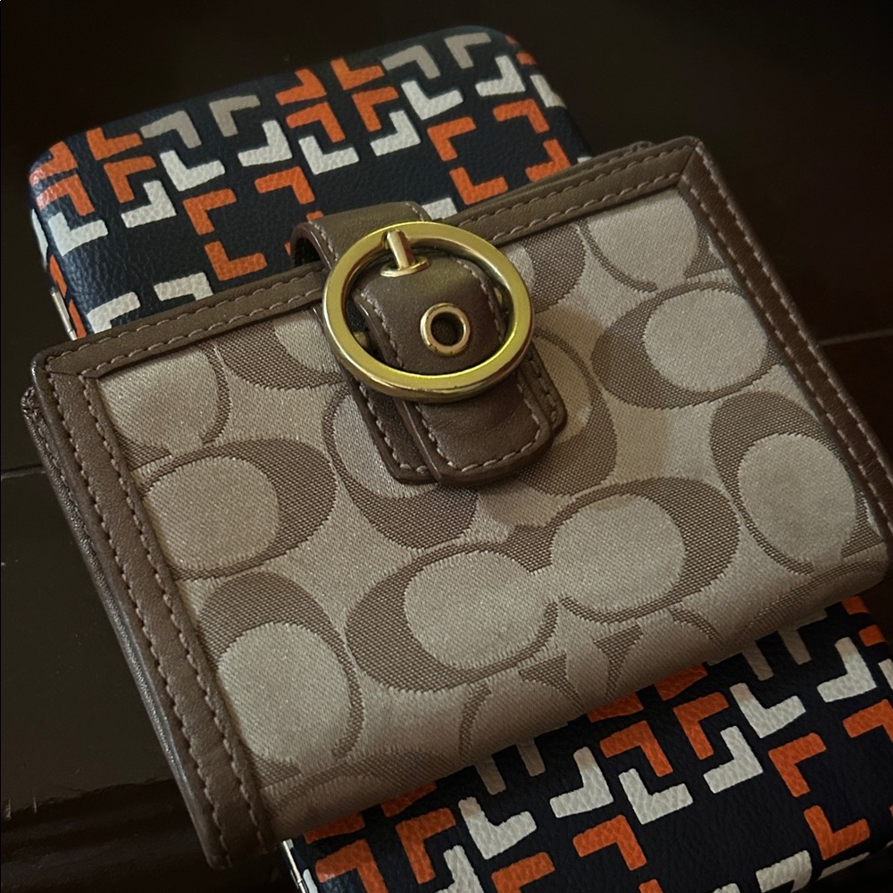 Never been used Coach Brown and Gold Signature Wallet